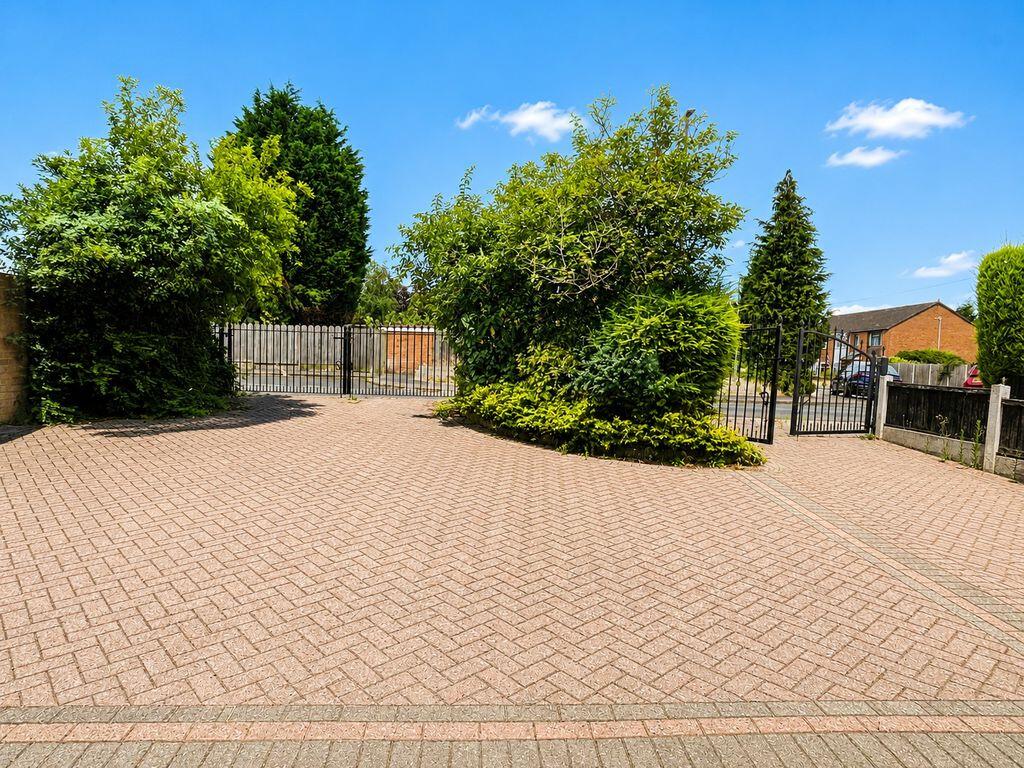 Cherwell Drive, Brownhills West, Walsall WS8 7LG  photo 3