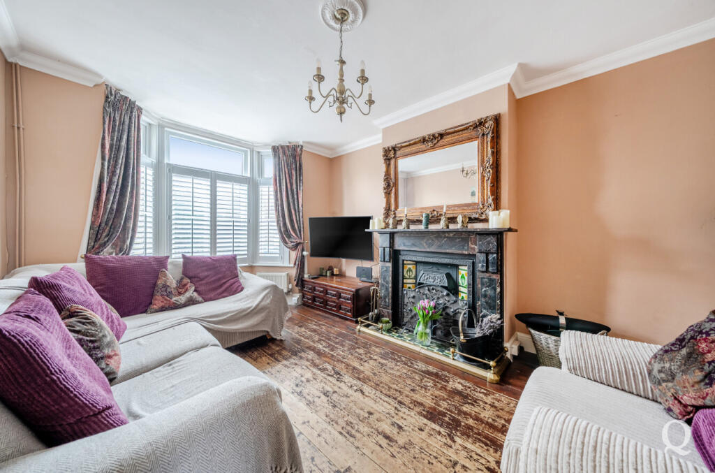 Main image of property: London Road, Teynham, Sittingbourne, Kent, ME9