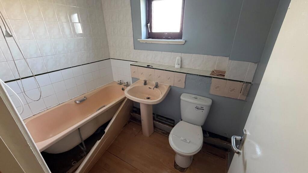 Apartment in Motherwell - More