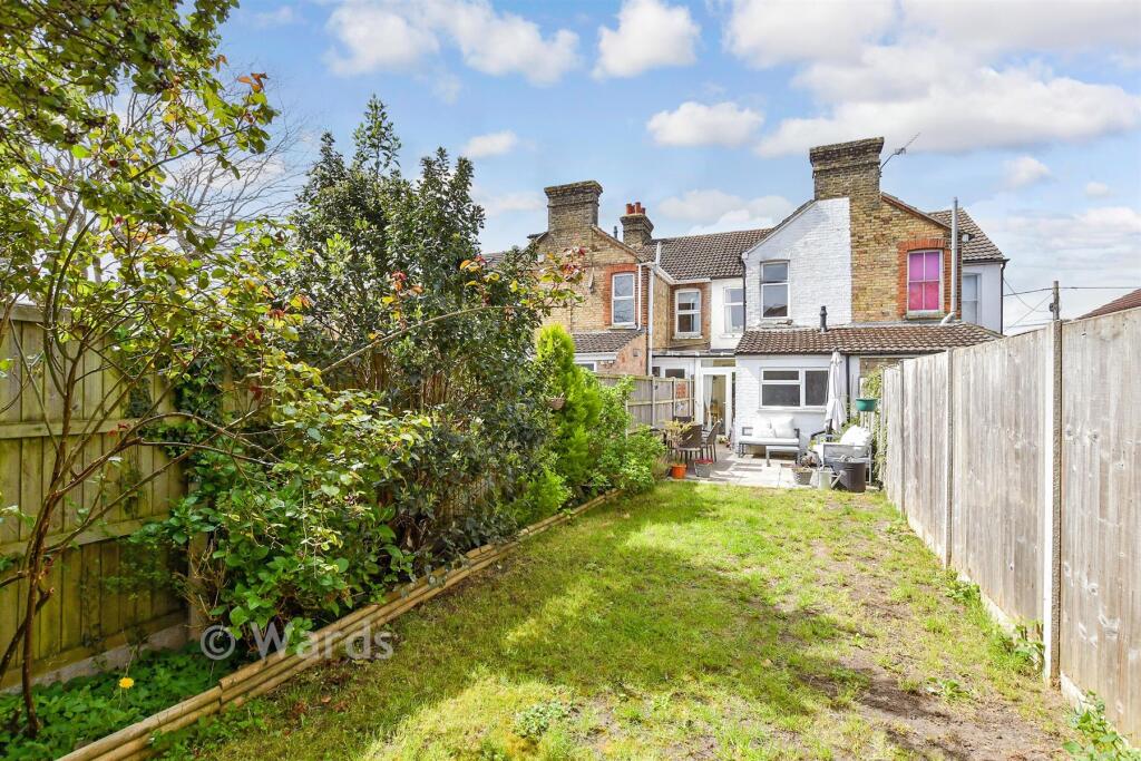 Springfield Road, Larkfield, Aylesford, Kent photo 3