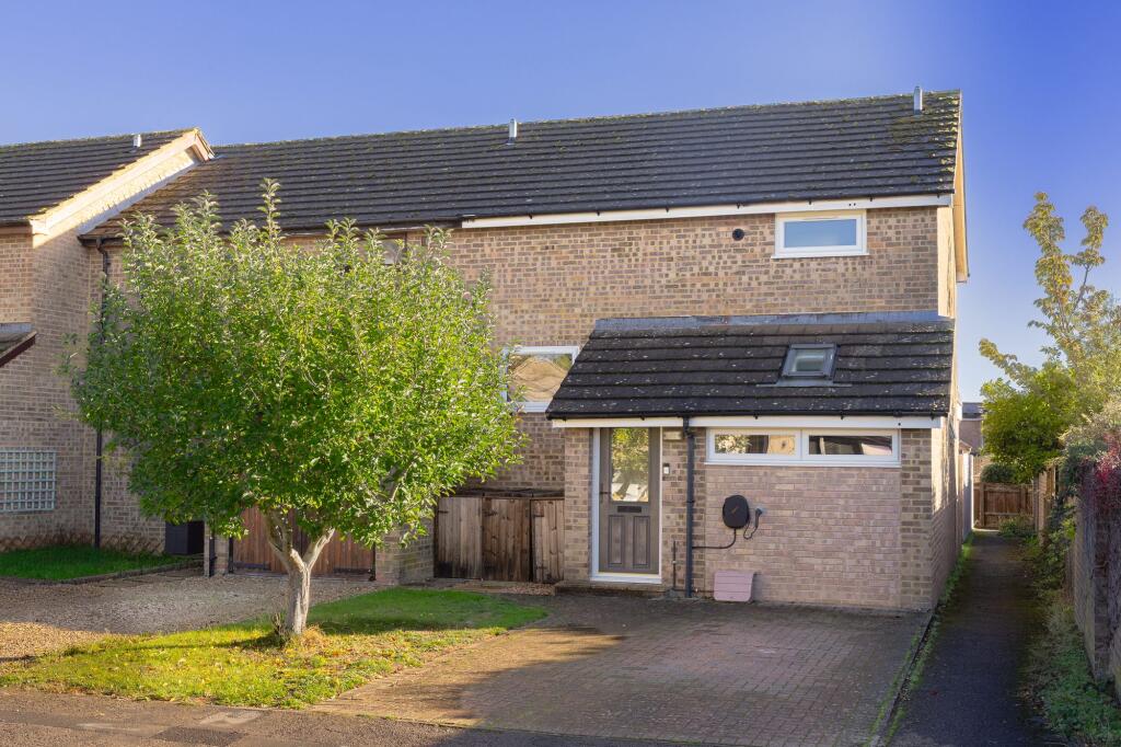 3-bed terraced on Begbroke Crescent, Begbroke, OX5, £400,000