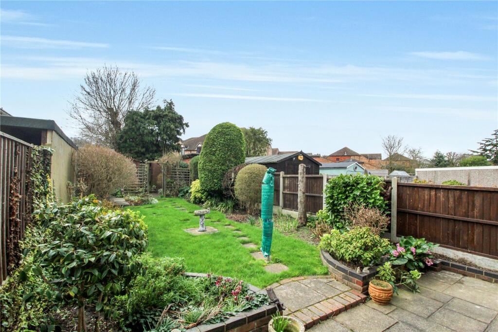 Briarwood Drive, Leigh-on-Sea, Essex, SS9 photo 4