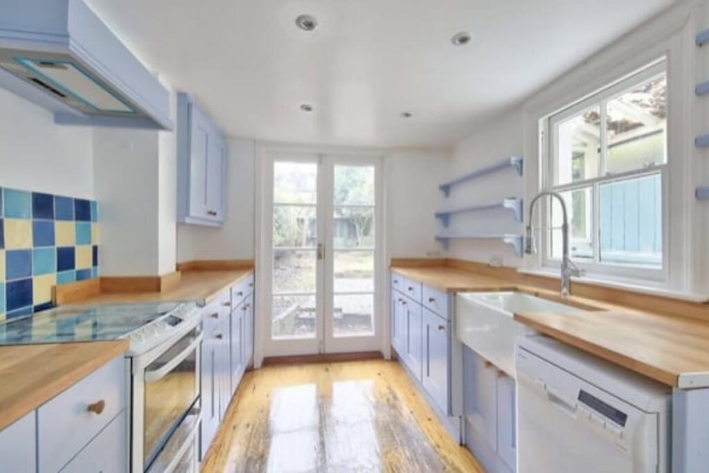 House in Twickenham - View 4