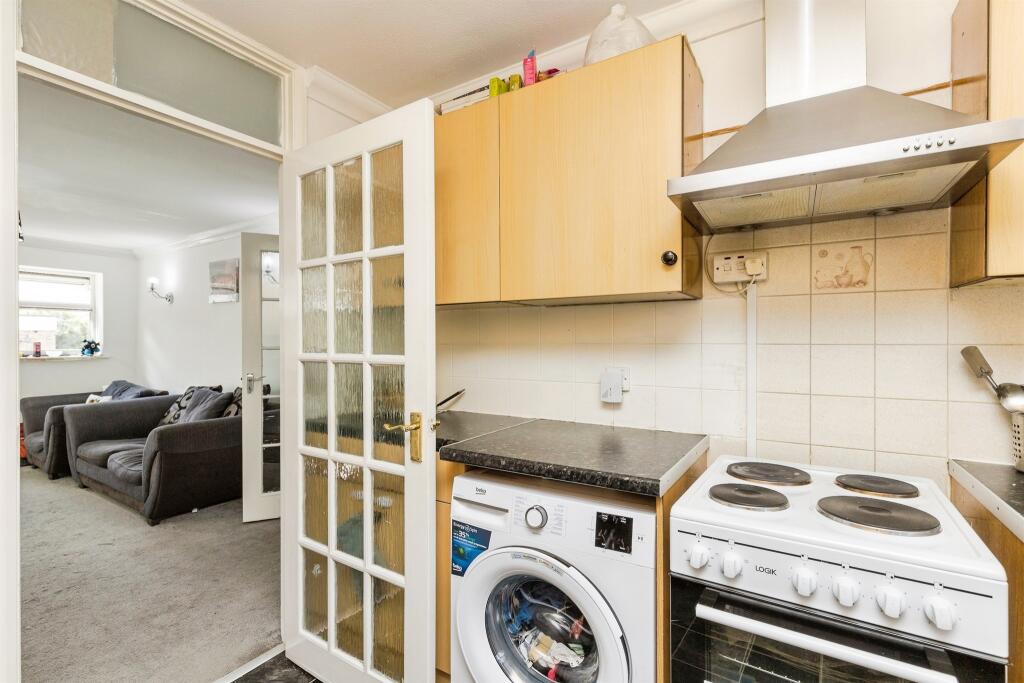 Apartment in Crawley, West Sussex - View 4