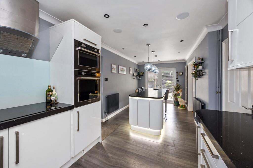 House in Wealden, Crowborough - View 2
