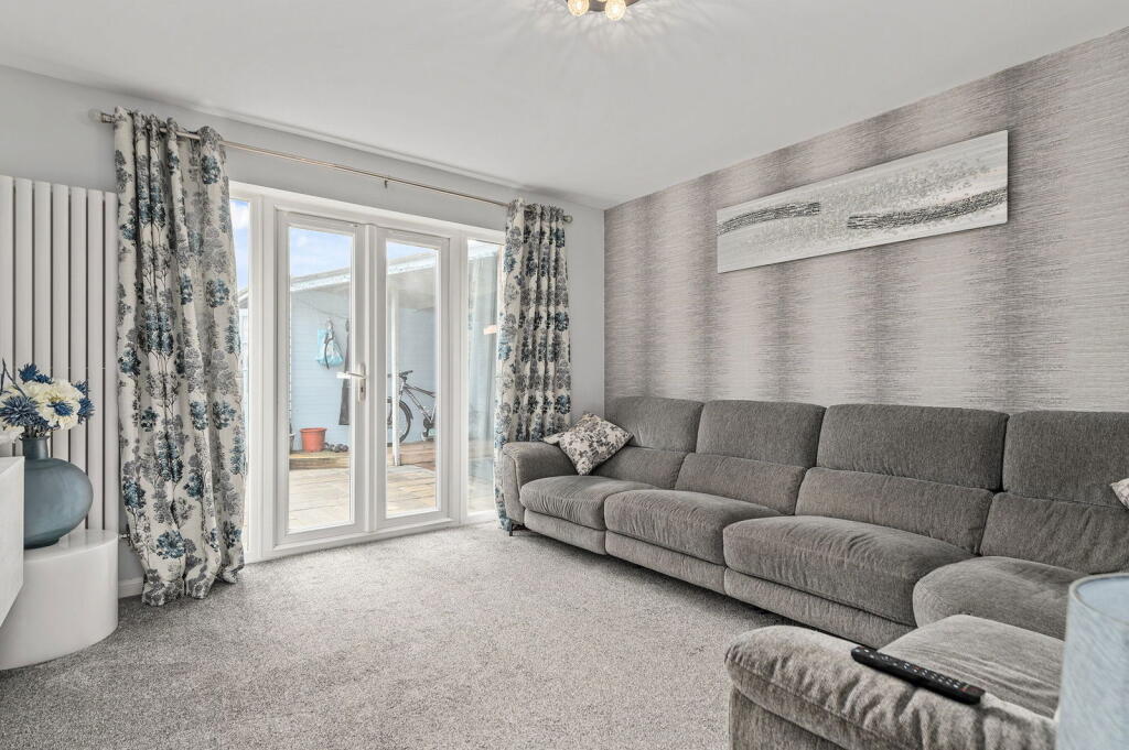 44 Highlander Way, Tullibody, FK10 photo 2