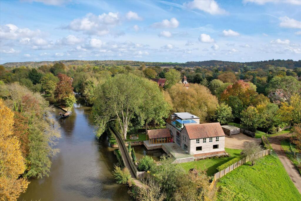 Main image of property: High Street, Hurley, Berkshire, SL6