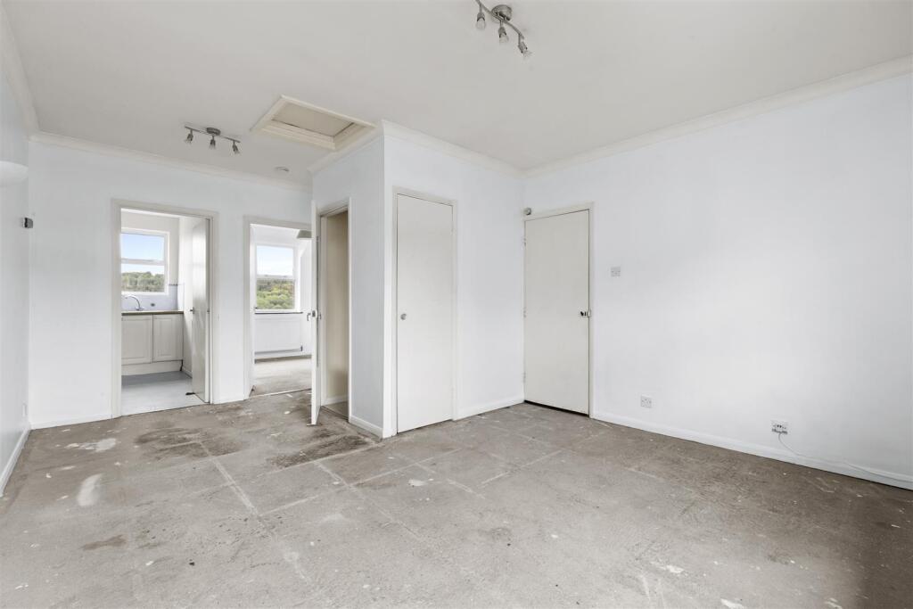 Apartment in Hemel Hempstead, High Wycombe Community Board - View 2