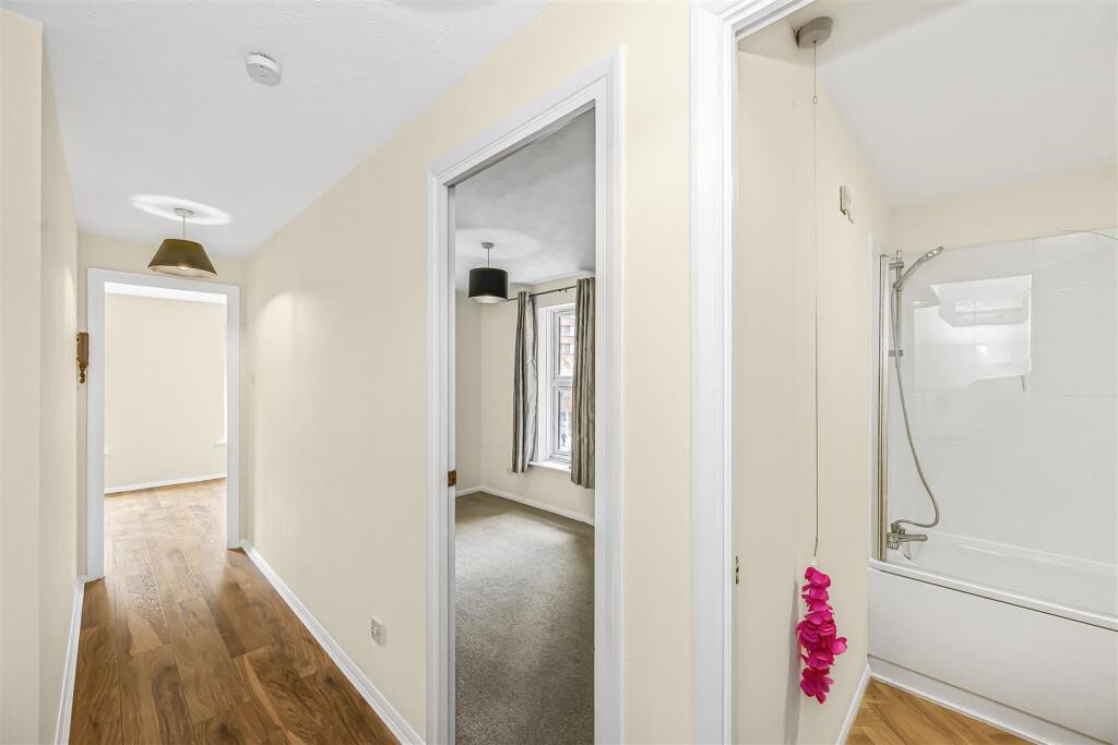 Apartment in London - View 2