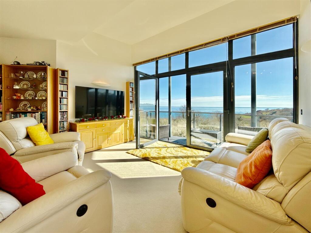 Apartment in Torquay - More
