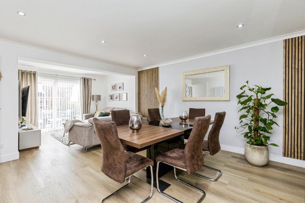 House in Crawley, Gossops Green - View 5