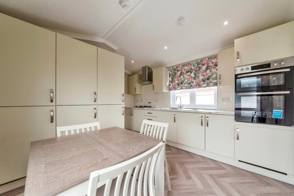 Allington Gardens, Allington, Grantham - View 2