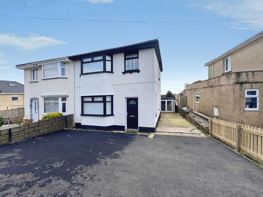 Main image of property: Heol Gwyrosydd, Treboeth, Swansea, SA5 7DA