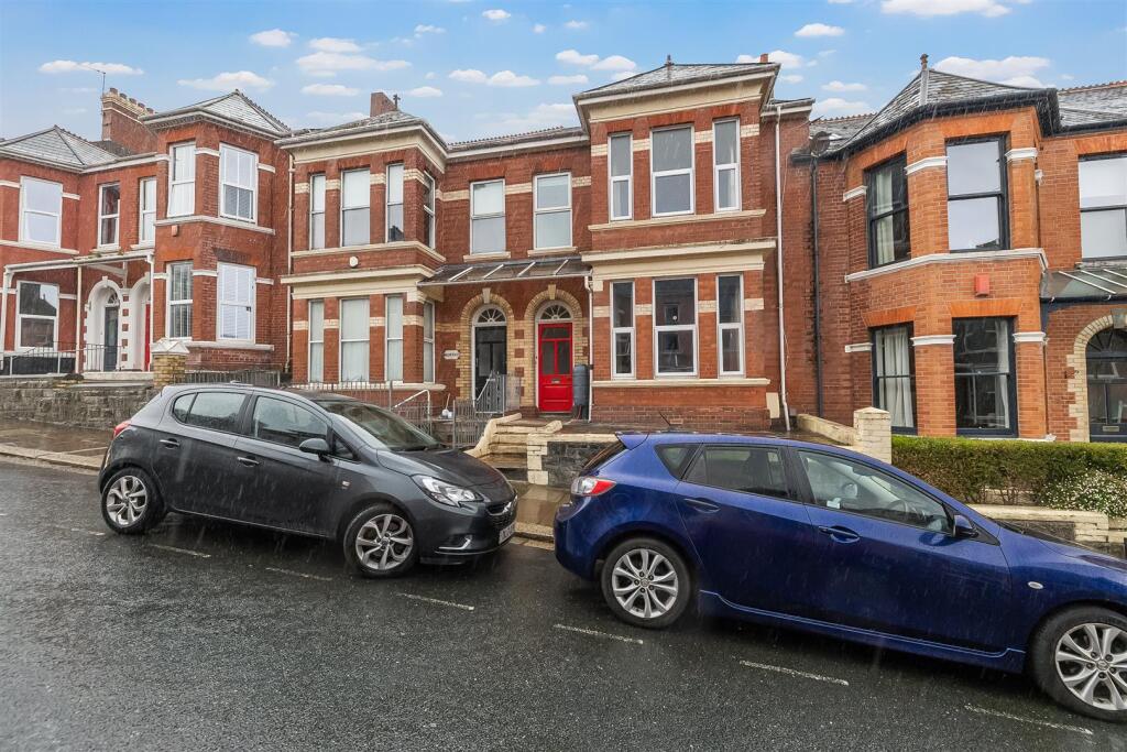 3-bed flat on Beechwood Avenue, Plymouth, £180,000