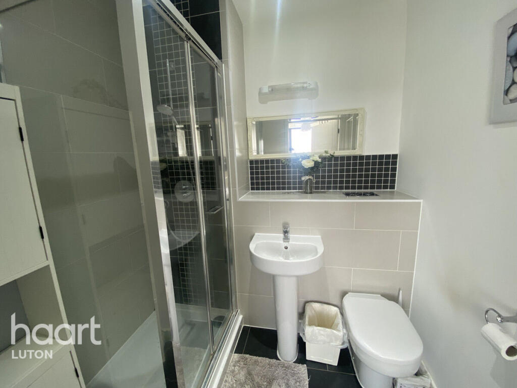Apartment in Stevenage, Hertfordshire - More