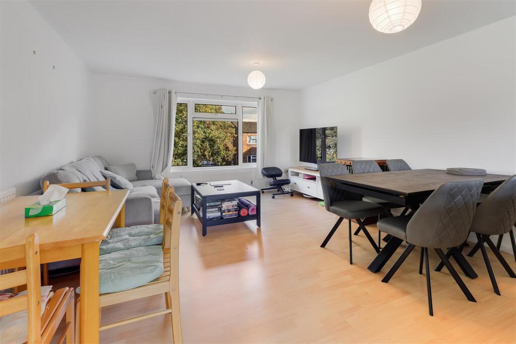 Apartment in Cambridge, Eddington - View 3