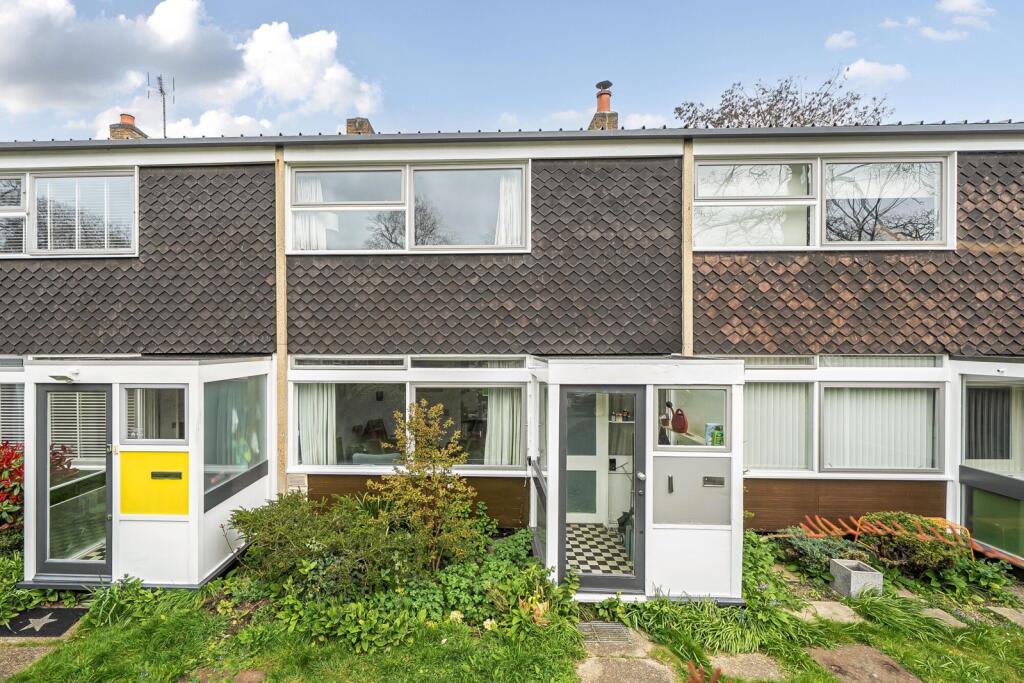 Main image of property: Dale Close, London