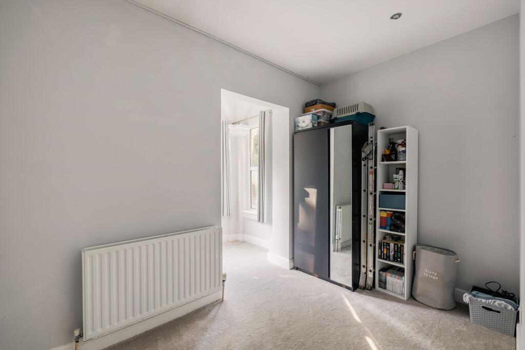 Apartment in Redhill - More