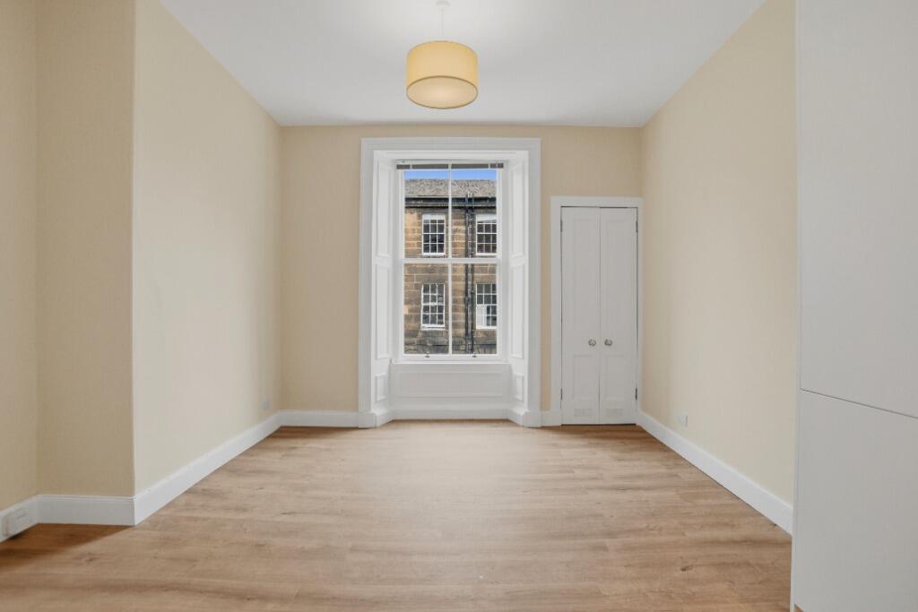 Apartment in Edinburgh - View 3
