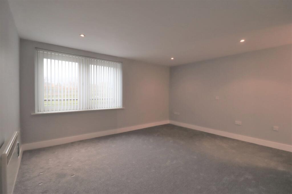 Apartment in Cardiff, Windsor Quay, Grangetown - View 2