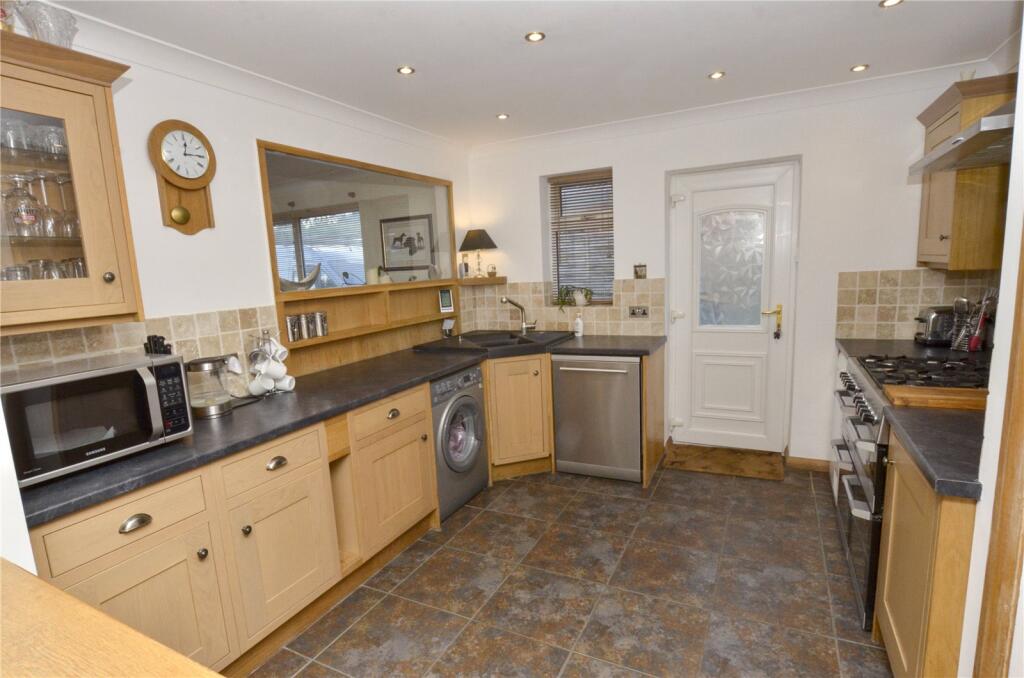Westwood Avenue, Ferndown, Dorset, BH22 photo 3