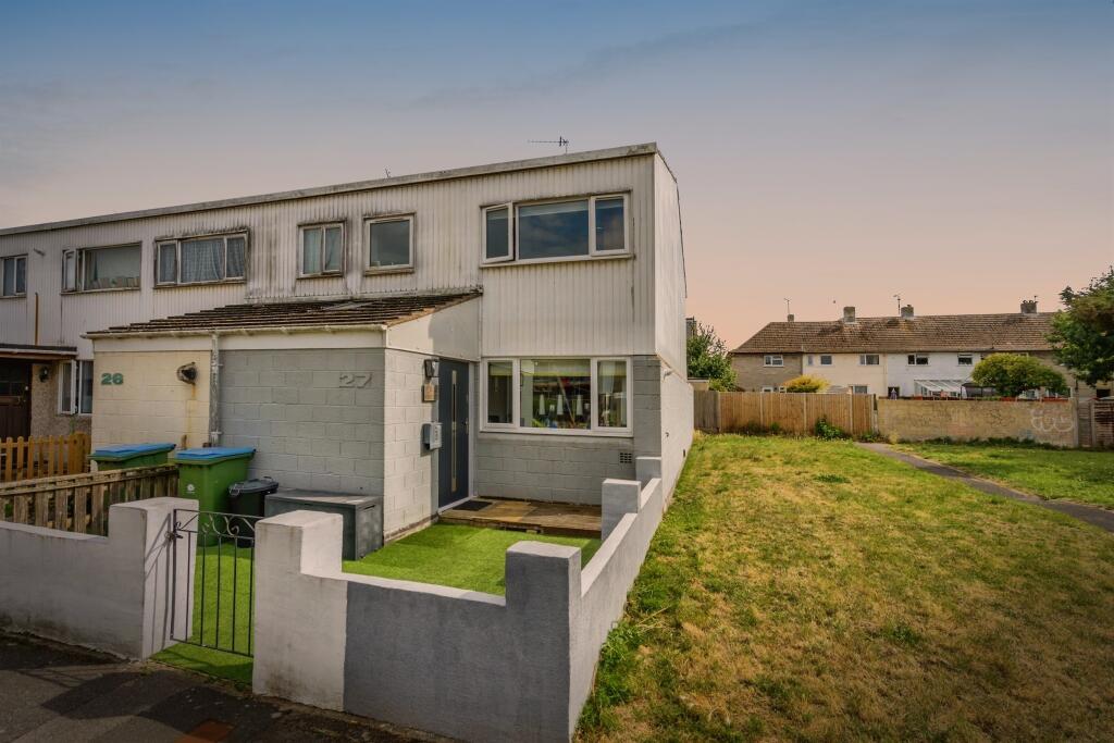 4-bed terraced on Holly Court, Bognor Regis, £250,000