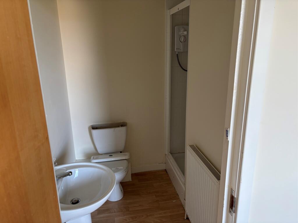 Apartment in Paisley, Renfrewshire - More