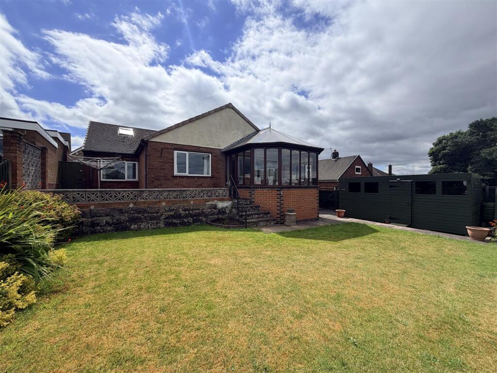 House in Staffordshire Moorlands, Leek - View 2