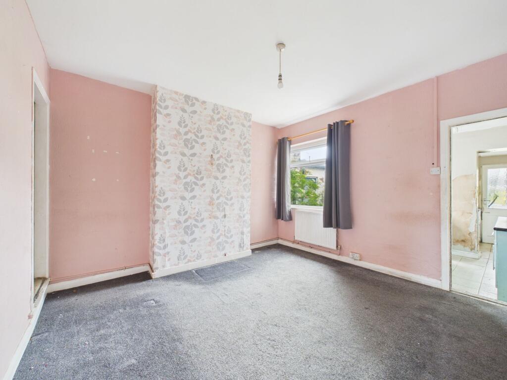 House in Sutton-in-Ashfield, Eastfield Side, Dalestorth - View 4