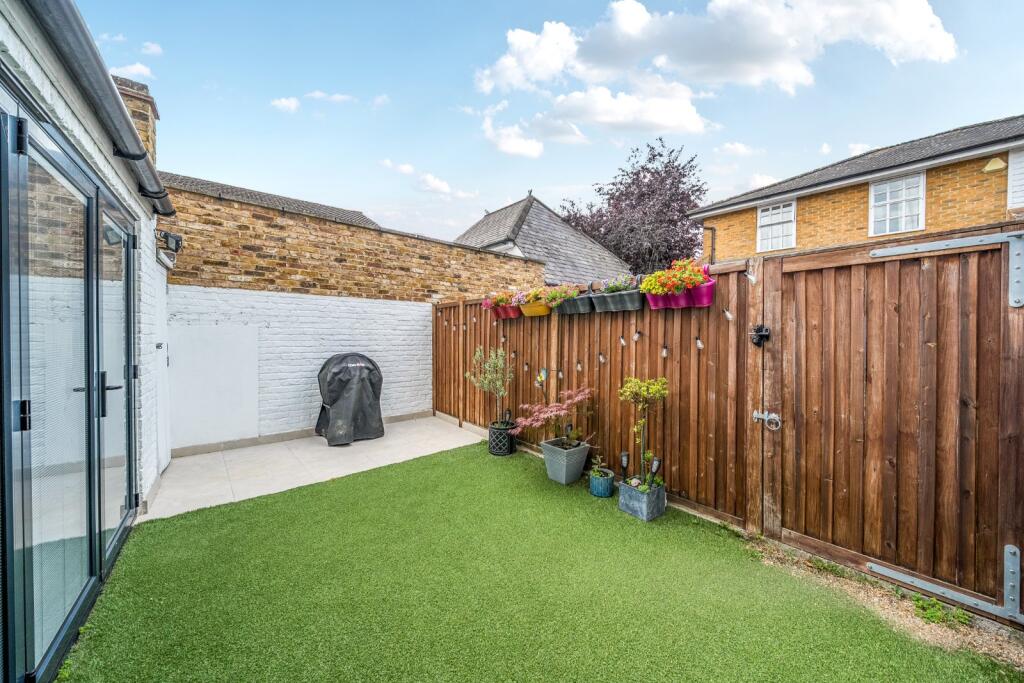 House in Elmbridge, Surrey - View 3