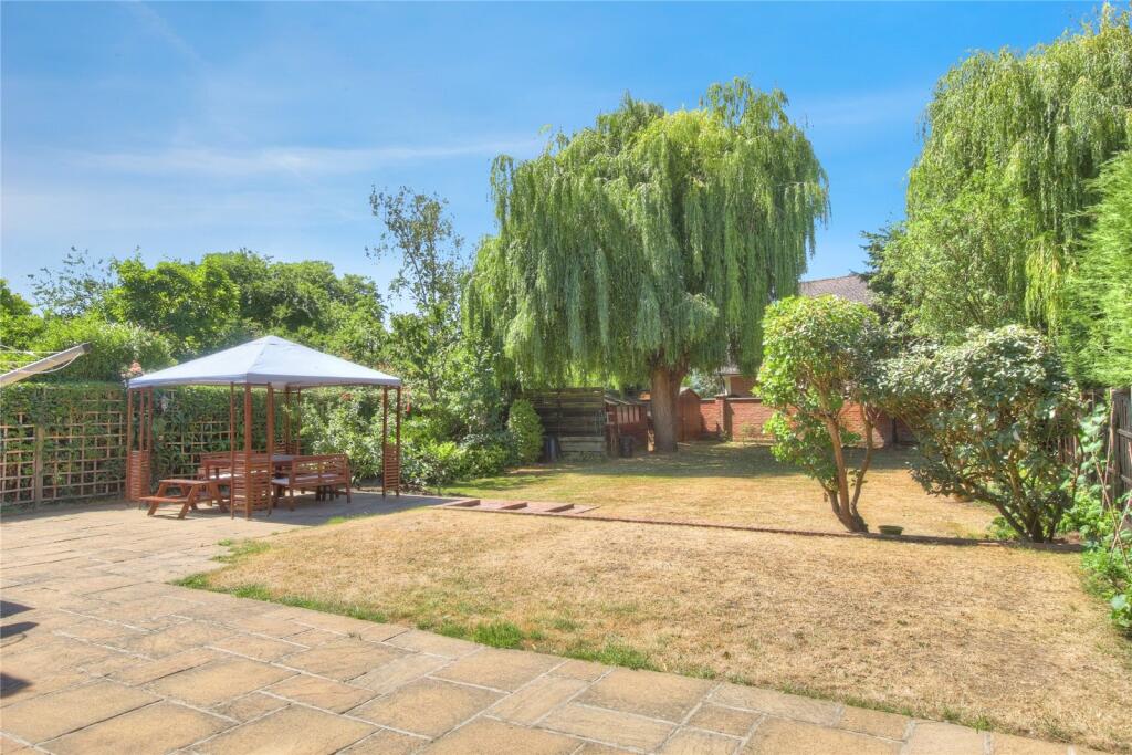 Welley Road, Wraysbury, Staines-upon-Thames, Berkshire, TW19 photo 4
