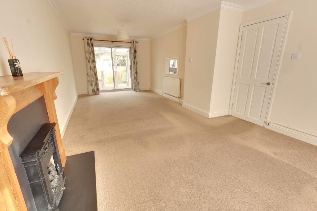 Redwing Road, Clanfield photo 2