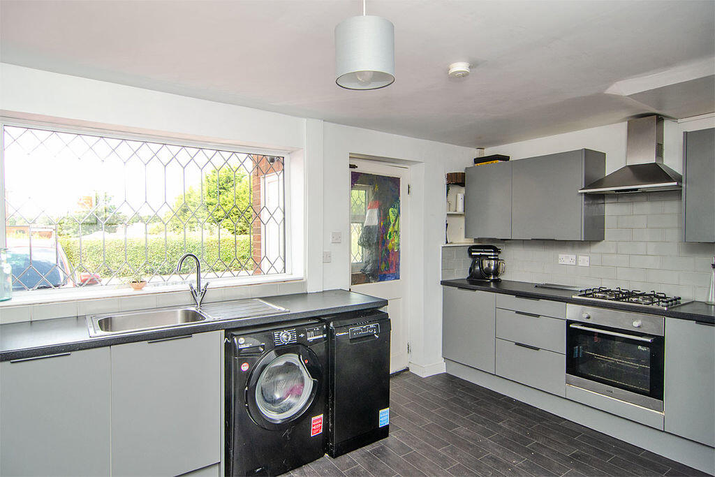House in Lichfield, Burntwood - View 5