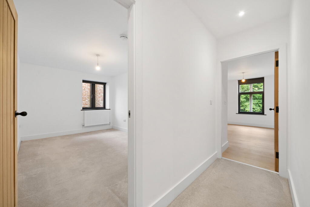 Apartment in Preston - View 5