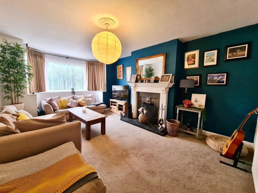Heathcote Road, Whitnash, Leamington Spa, CV31 2NF photo 2