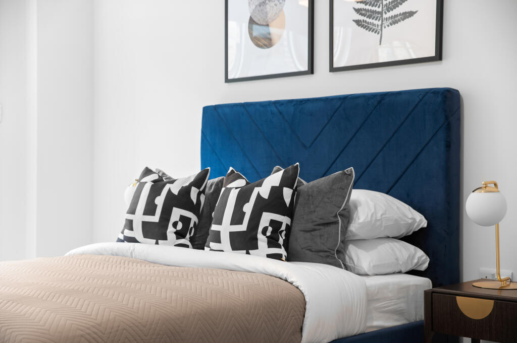 Apartment in Southall - View 5