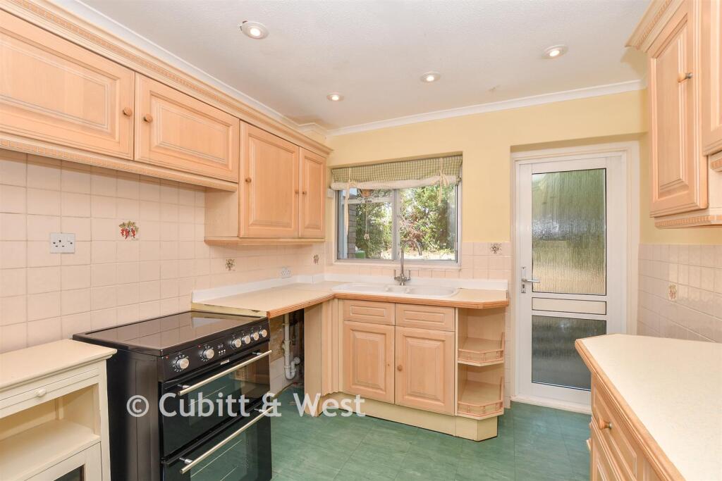 House in Chichester, East Broyle - More