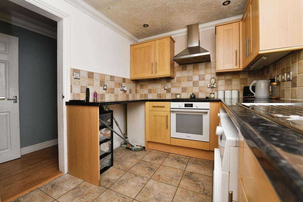 Waterville Drive, Vange, Basildon, Essex, SS16 photo 3