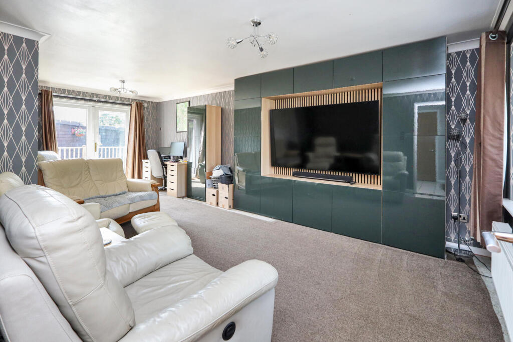 House in Fareham, Locks Heath - View 5