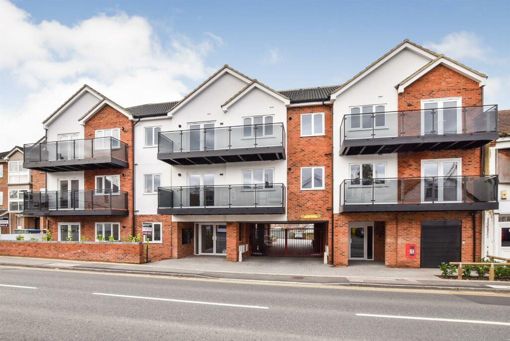 2-bed other on High Road, Benfleet, £350,000