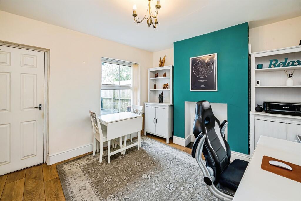 House in Aylesbury, Buckinghamshire - More