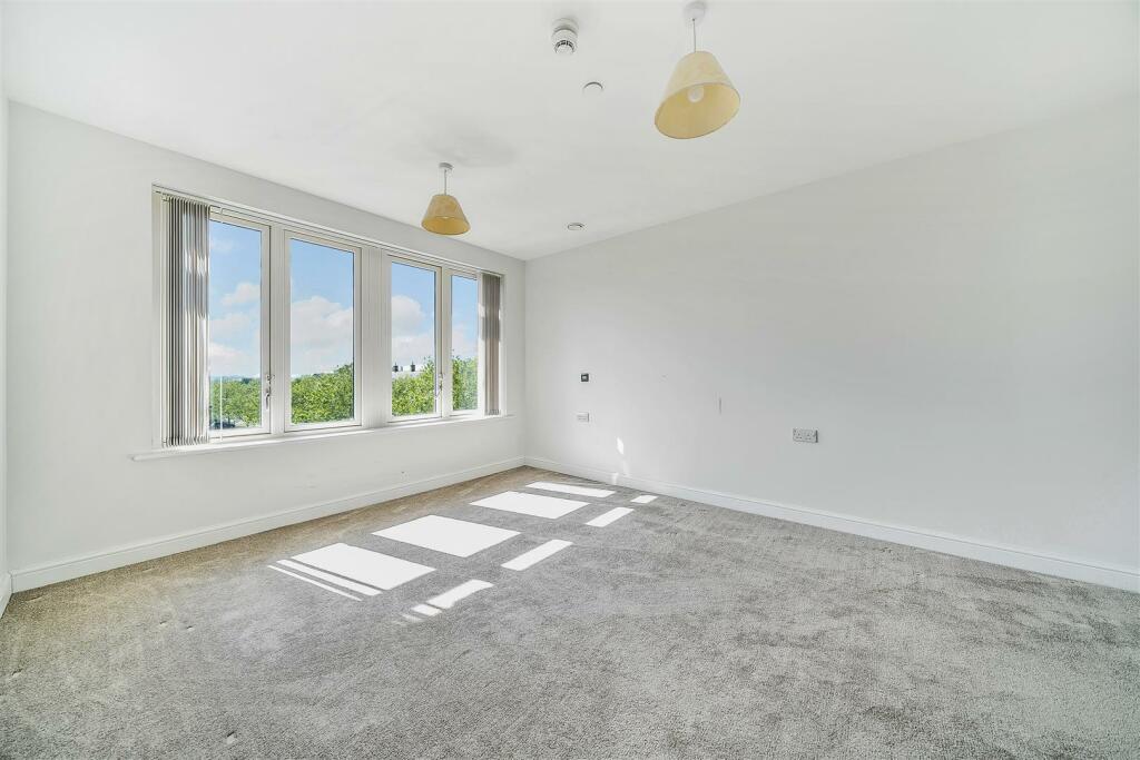 Peverell Avenue East, Poundbury photo 3