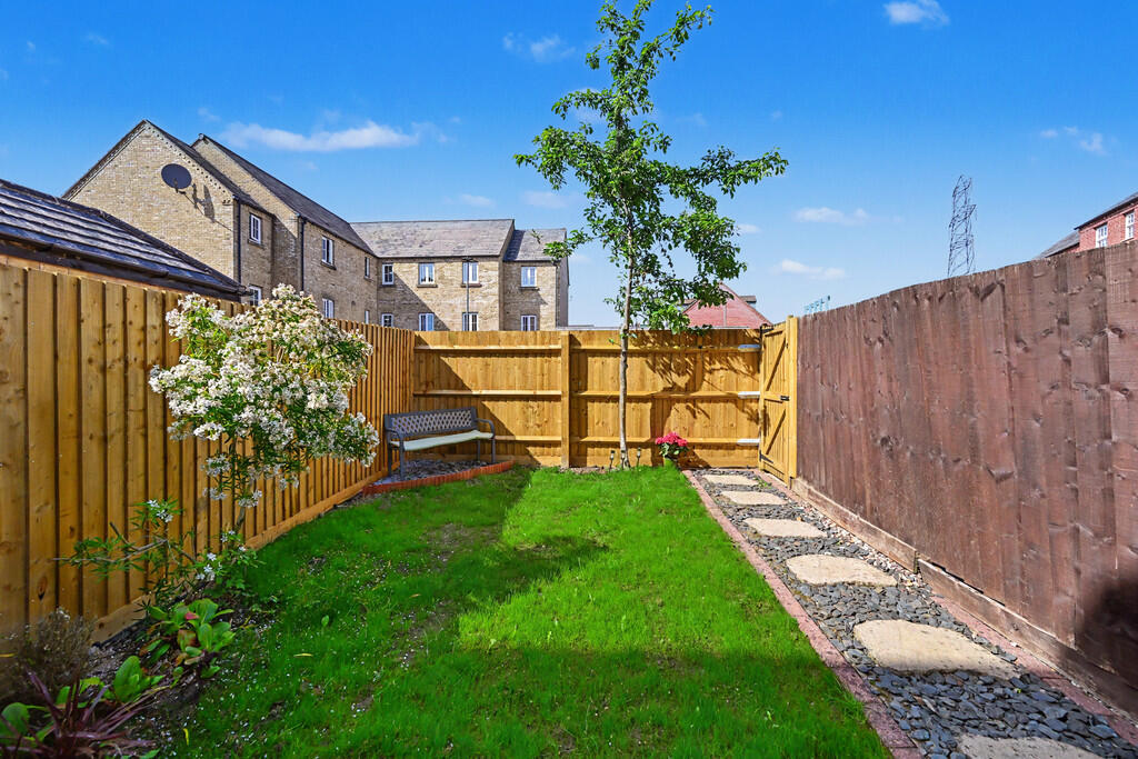 House in Rugby, Warwickshire - View 2