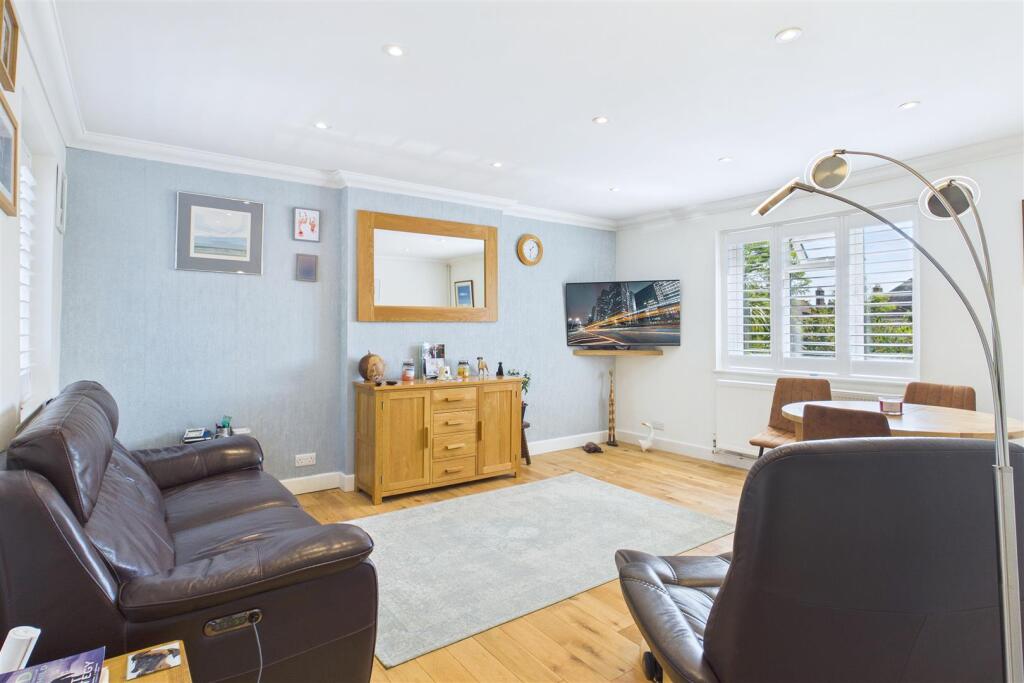 Apartment in Brighton - View 3