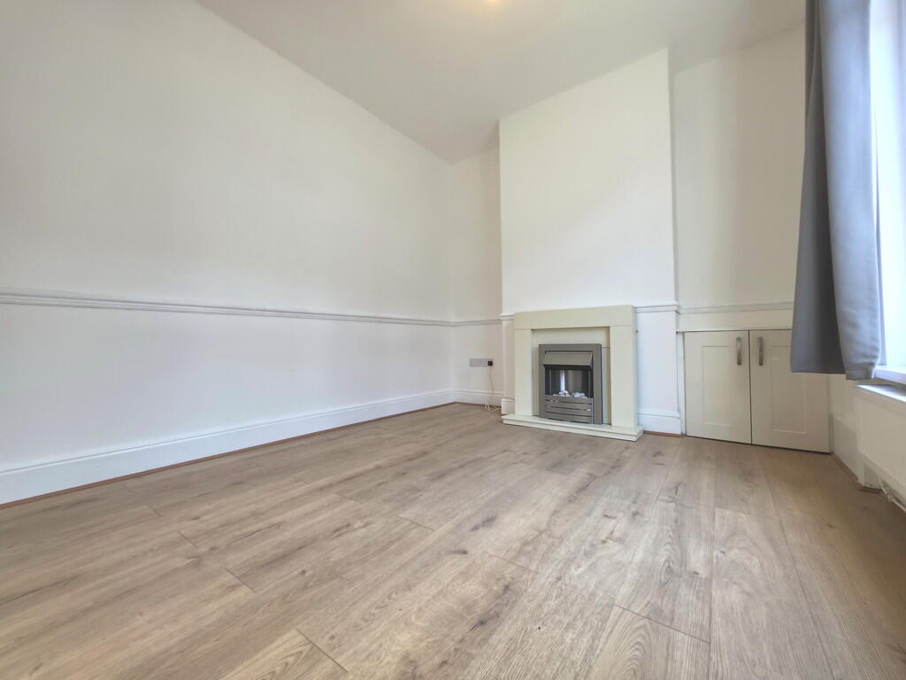 House in Stoke-on-Trent - More