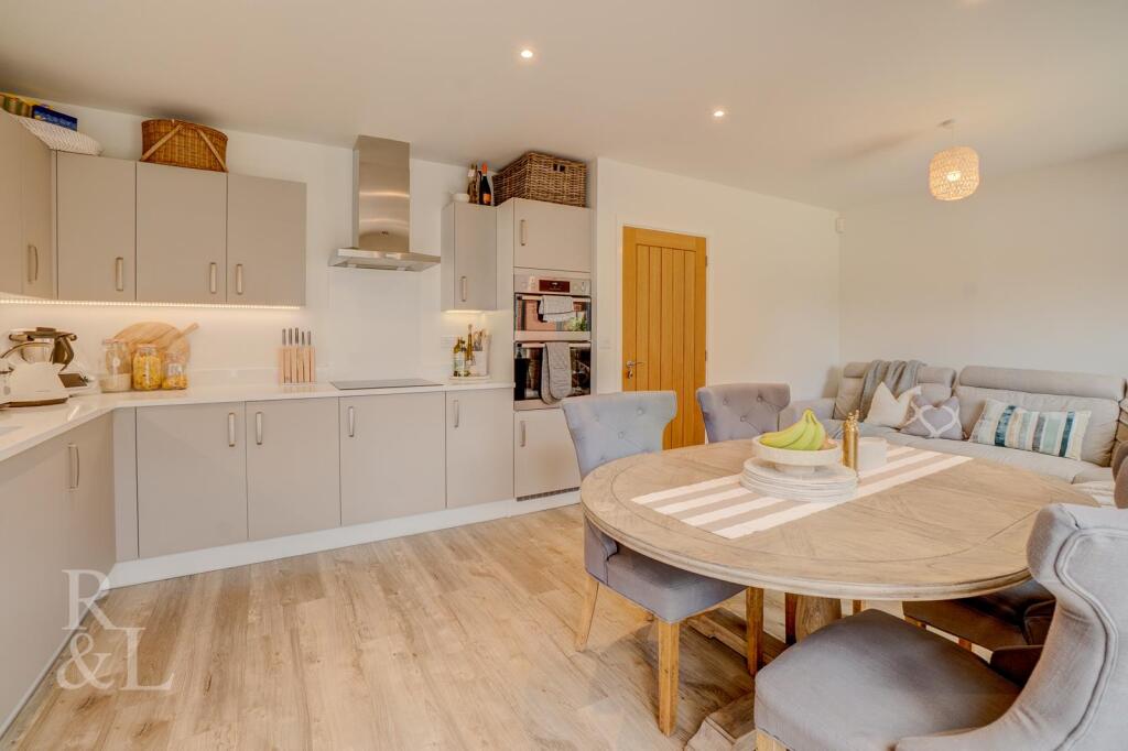 House in Rushcliffe, Keyworth Rise, Keyworth - More