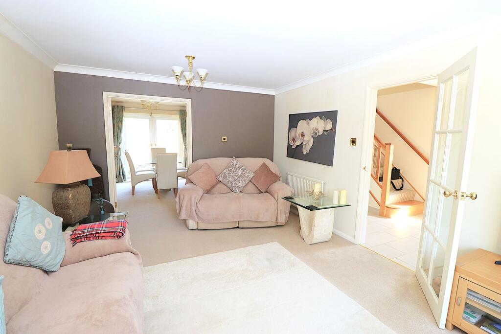 Sheffield Close, Farnborough, GU14 photo 4