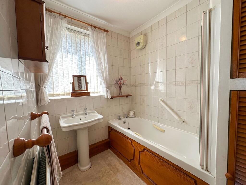 Jubilee Avenue, London Colney, AL2 photo 5