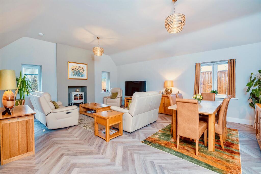 House in North Kesteven, Dunston - View 4