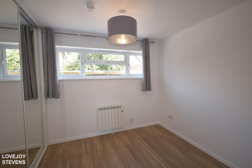 Apartment in Newbury, West Berkshire - View 5